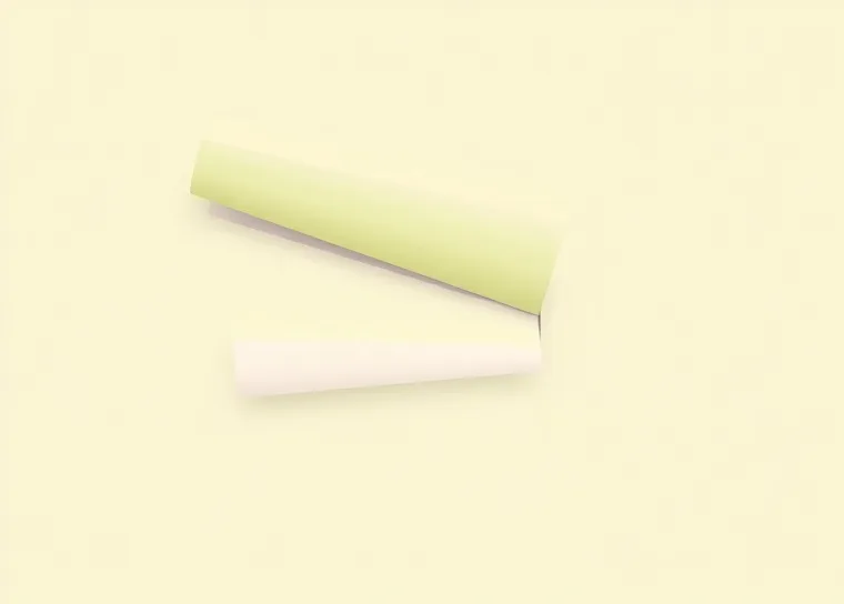 Pose de papier peint, rouleau et brosse à maroufler